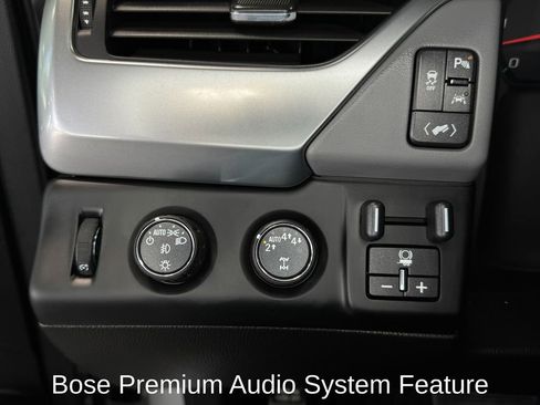 Used 2019 Chevrolet Suburban LT w/ LT Signature Package AWD/4WD image 17