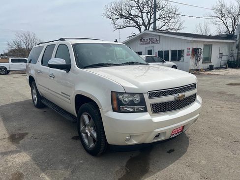 Used 2011 Chevrolet Suburban LTZ image 3