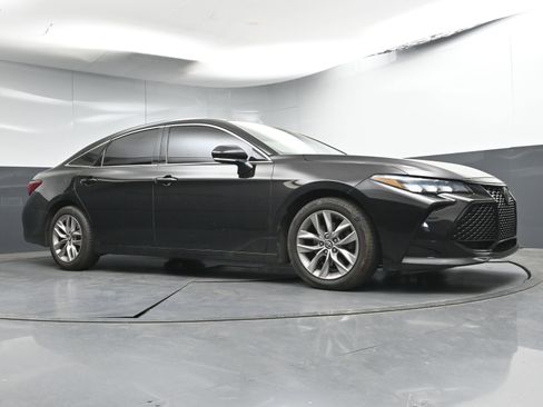 Used 2019 Toyota Avalon XLE w/ Moonroof Package image 24