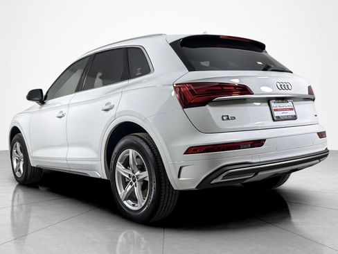 Used 2023 Audi Q5 2.0T Premium w/ Convenience Package image 3