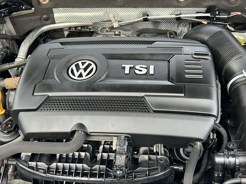 Used 2017 Volkswagen Golf S image 34