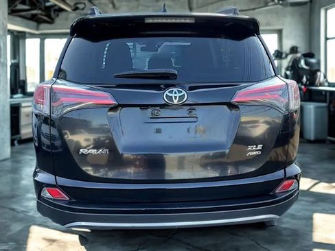 Used 2018 Toyota RAV4 XLE image 6