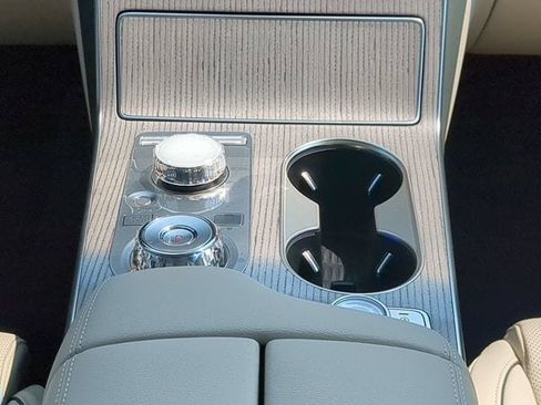 Used 2025 Genesis GV80 3.5T Advanced AWD/4WD image 17
