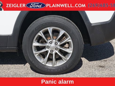 Used 2021 Jeep Cherokee Latitude Plus AWD/4WD image 9