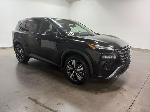 Used 2026 Nissan Rogue SL AWD/4WD image 2