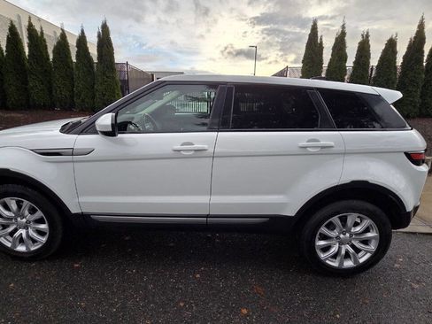 Used 2018 Land Rover Range Rover Evoque SE Premium image 8