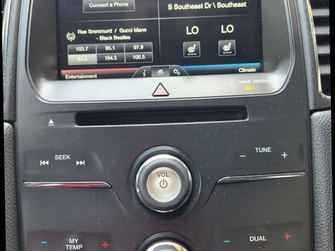 Used 2015 Ford Taurus SEL w/ Equipment Group 201A FWD image 25