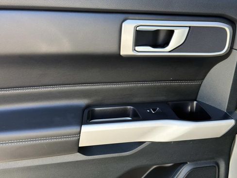 Used 2024 Ford Explorer XLT RWD image 19