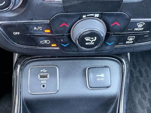 Used 2018 Jeep Compass Latitude w/ Popular Equipment Group FWD image 31