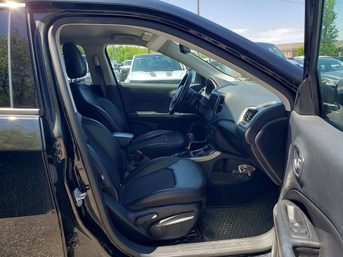 Used 2019 Jeep Compass Latitude w/ Cold Weather Group AWD/4WD image 9