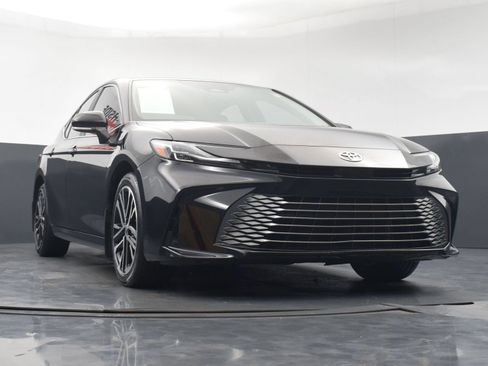 Used 2026 Toyota Camry XLE FWD image 30