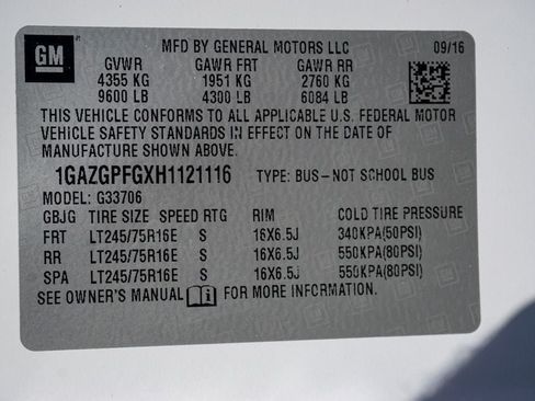 Used 2017 Chevrolet Express 3500 LT w/ LT Preferred Equipment Group RWD image 17