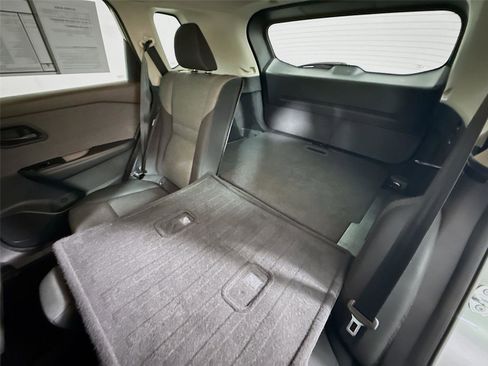 Used 2021 Nissan Rogue S FWD image 19