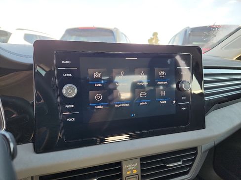 Used 2025 Volkswagen Jetta SE FWD image 19