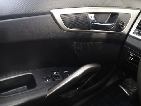 Used 2016 Hyundai Veloster w/ Option Group 02 image 24