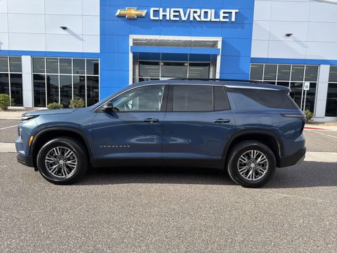 Used 2025 Chevrolet Traverse LT AWD/4WD image 2