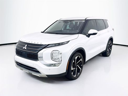 Used 2023 Mitsubishi Outlander SE FWD image 1