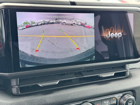 Used 2024 Jeep Wrangler Unlimited Sport AWD/4WD image 31