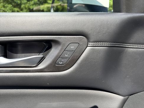 Used 2024 Nissan Pathfinder Platinum image 21