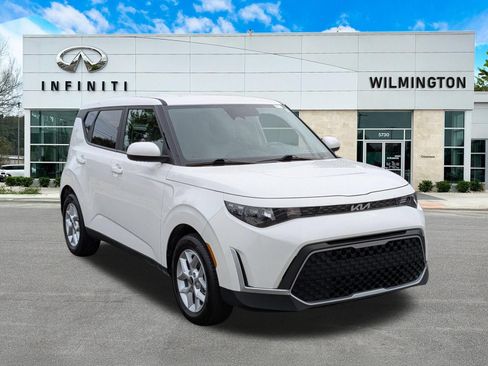 Used 2025 Kia Soul LX w/ LX Technology Package FWD image 1