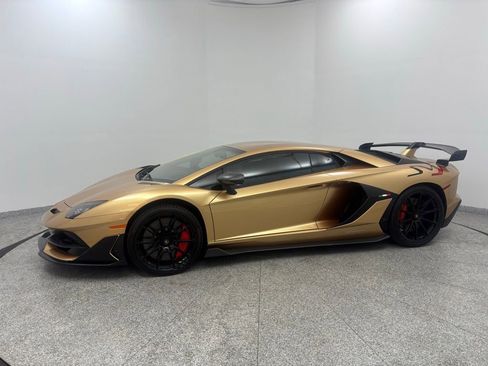 Used 2019 Lamborghini Aventador SVJ image 3