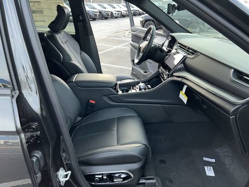 New 2024 Jeep Grand Cherokee Overland w/ Advanced Protech Group III AWD/4WD image 10