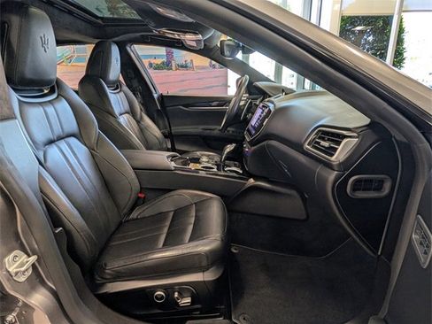 Used 2022 Maserati Ghibli Modena image 16