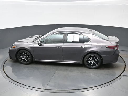 Used 2024 Toyota Camry SE image 35