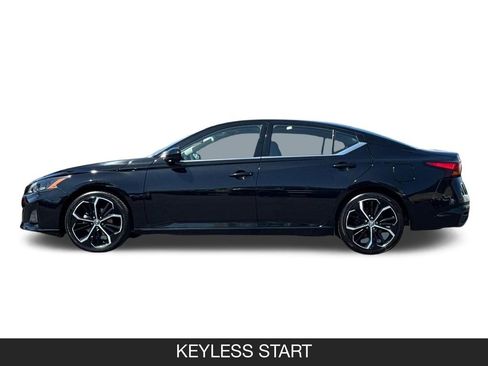 Used 2024 Nissan Altima 2.5 SR FWD image 10