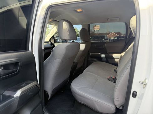 Used 2017 Toyota Tacoma SR5 w/ Exterior Package AWD/4WD image 12