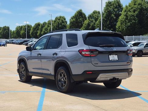 Certified 2024 Honda Pilot TrailSport image 8