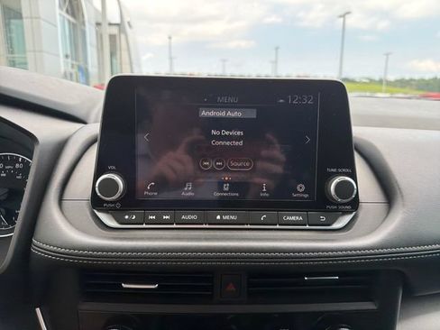 Used 2024 Nissan Rogue SV AWD/4WD image 19