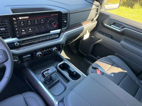 New 2026 GMC Sierra 1500 SLT w/ SLT Premium Package image 29