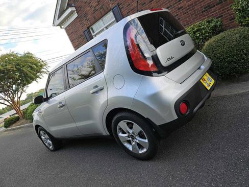 Used 2018 Kia Soul ! image 3