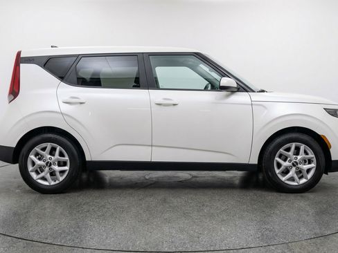 Used 2025 Kia Soul LX w/ LX Technology Package image 11