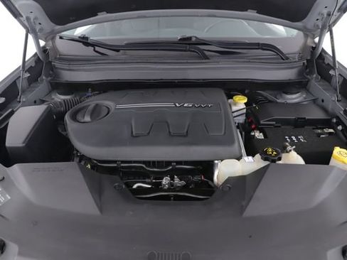 Used 2020 Jeep Cherokee Latitude Plus AWD/4WD image 17