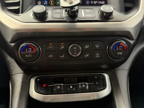 Used 2020 GMC Acadia SLT FWD image 25