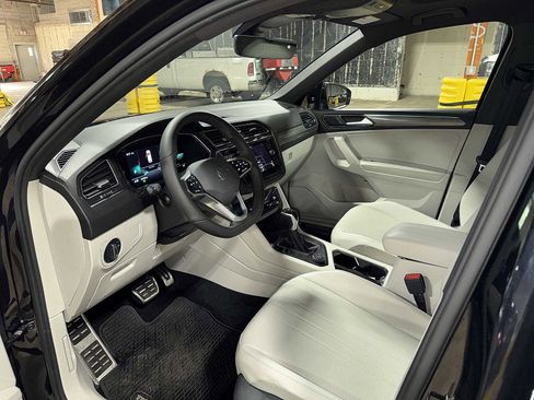 Used 2022 Volkswagen Tiguan SE R-Line AWD/4WD image 30