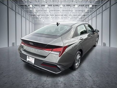 Used 2024 Hyundai Elantra SEL FWD image 5