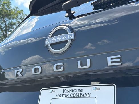 Used 2025 Nissan Rogue SV FWD image 16