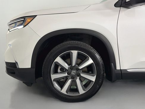 Used 2024 Honda Pilot Touring image 11
