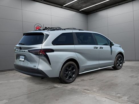 Used 2025 Toyota Sienna XLE Woodland Edition AWD/4WD image 5