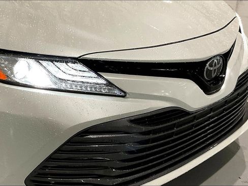 Used 2020 Toyota Camry XLE FWD image 32