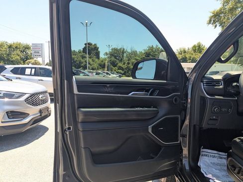 Used 2024 Jeep Wagoneer 4WD image 11