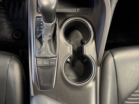 Used 2022 Toyota Camry SE FWD image 30
