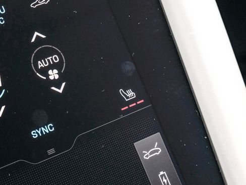 Used 2022 Porsche Taycan image 25