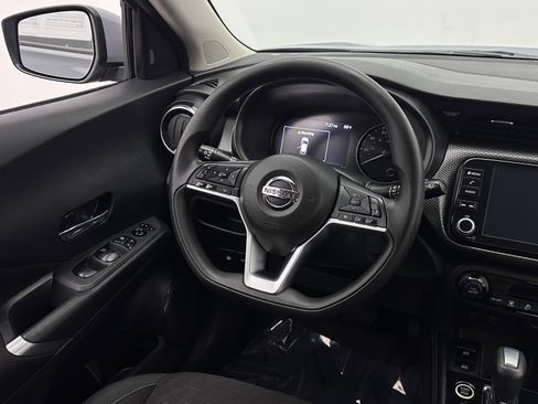 Used 2021 Nissan Kicks SV FWD image 25