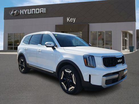 Used 2023 Kia Telluride EX w/ EX Captain's Chair Package AWD/4WD image 1