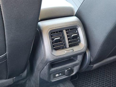 Used 2023 Volkswagen Tiguan SE w/ Panoramic Sunroof Package image 30