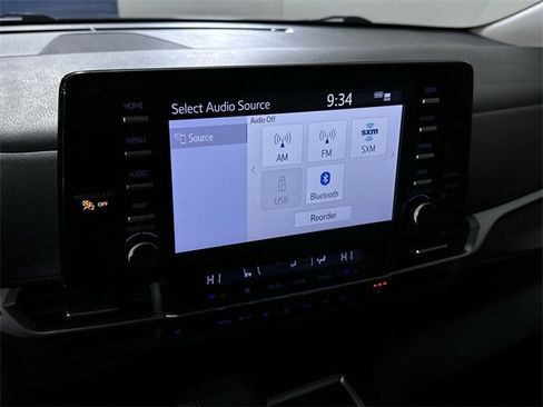 Used 2022 Toyota Sienna XLE image 13